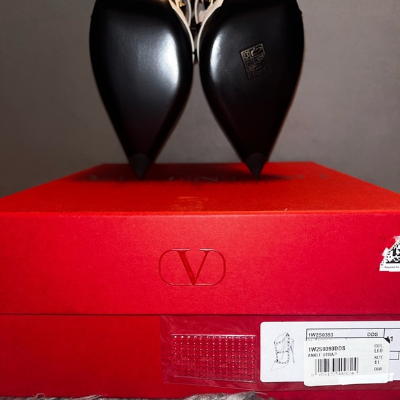 NWT Valentino Garavani Women's Rockstud Cage Leather Pumps - 150th Anniversary - Picture 10 of 13